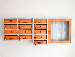 cutii postale si avizier pentru scara de bloc portocalii